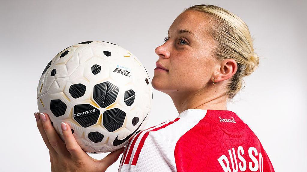 تمدید قرارداد الِسیا روسو با آرسنال؛ ستاره تیم ملی انگلیس در لندن ماندنی شد